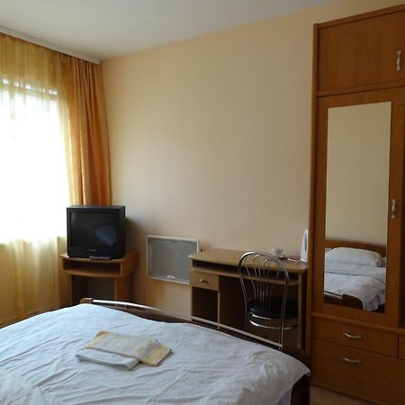 Hotel Rebir Daugavpils Extérieur photo