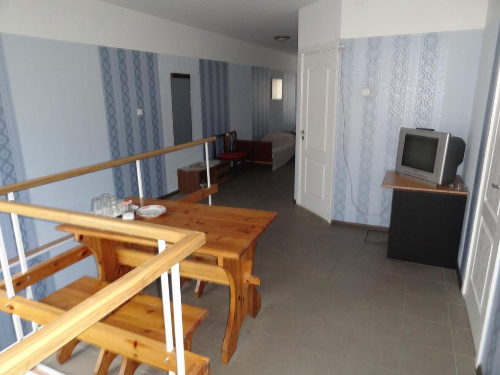 Hotel Rebir Daugavpils Extérieur photo