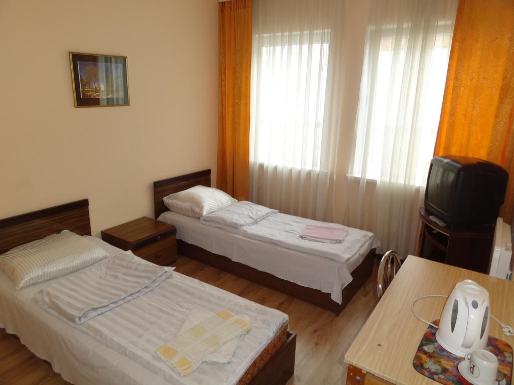 Hotel Rebir Daugavpils Extérieur photo
